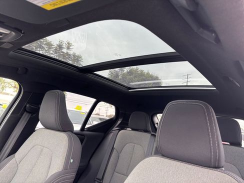 Used 2024 Volvo XC40 B5 Core AWD/4WD image 29