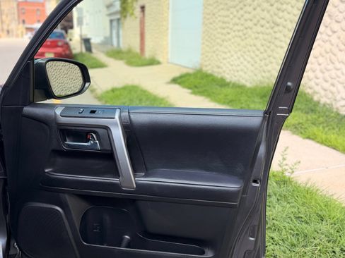 Used 2021 Toyota 4Runner Limited AWD/4WD image 22
