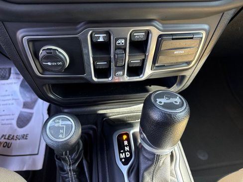 Used 2018 Jeep Wrangler Unlimited Sahara AWD/4WD image 25