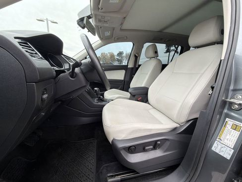 Used 2020 Volkswagen Tiguan S image 16