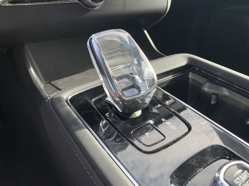 Certified 2025 Volvo XC90 B6 Plus image 26