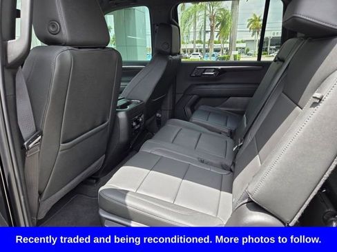 Used 2026 Chevrolet Suburban LT RWD image 4