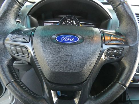 Used 2017 Ford Explorer XLT w/ Equipment Group 202A image 59