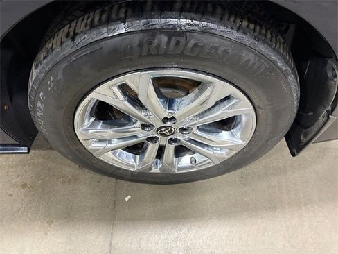 Used 2023 Toyota Sienna XSE image 17