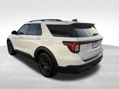 Used 2025 Ford Explorer ST image 7