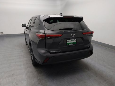 Used 2020 Toyota Highlander L image 6