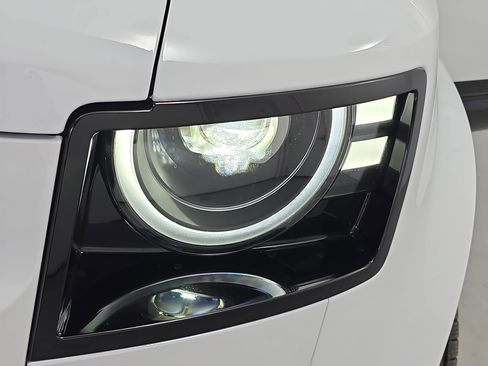 New 2026 Land Rover Defender 110 X-Dynamic SE image 31