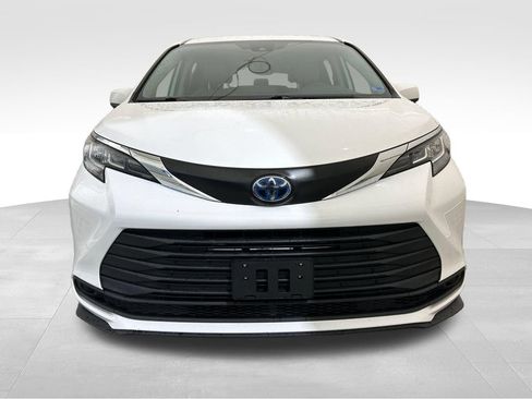 Used 2023 Toyota Sienna LE AWD/4WD image 9