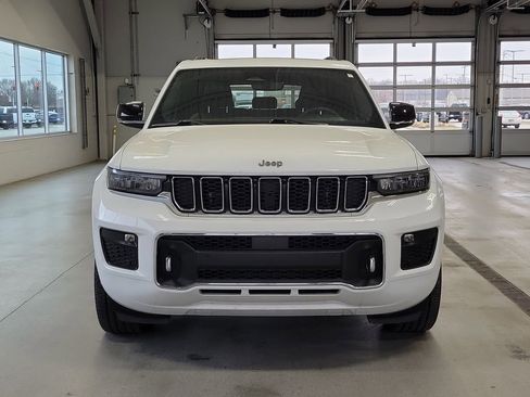 Used 2023 Jeep Grand Cherokee Overland image 2