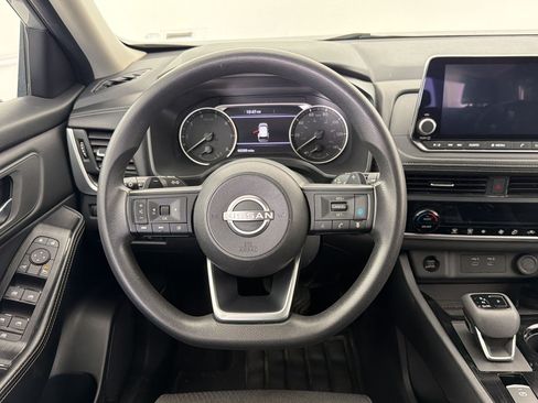 Used 2024 Nissan Rogue SV AWD/4WD image 16