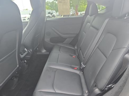 Used 2024 Tesla Model Y Long Range AWD/4WD image 13