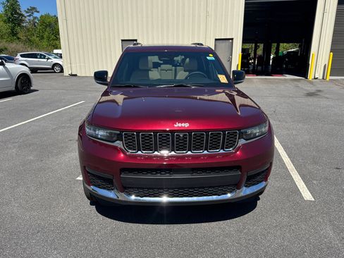 Used 2024 Jeep Grand Cherokee L Limited w/ Luxury Tech Group II image 2