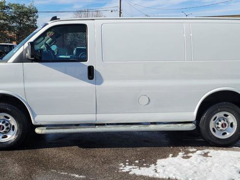 Used 2024 GMC Savana 2500 w/ Driver Convenience Package image 11