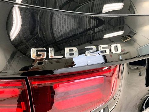 Used 2025 Mercedes-Benz GLB 250 image 9