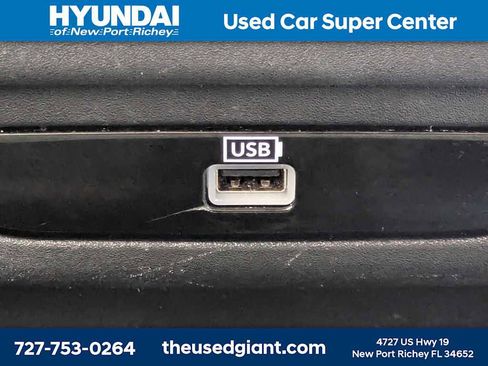 Used 2018 Chrysler Pacifica Limited image 24