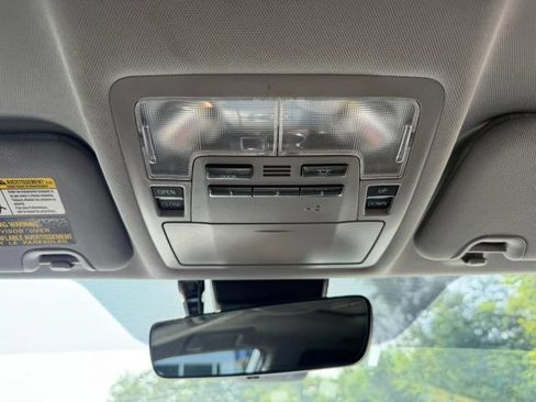 Used 2019 Toyota Highlander XLE AWD/4WD image 22