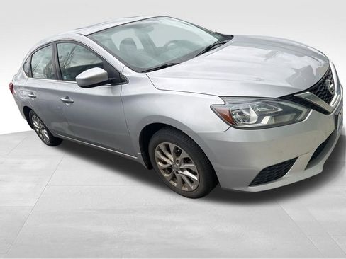 Used 2018 Nissan Sentra SV w/ Premium Package (P01) FWD image 2