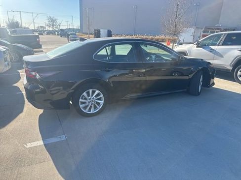 Used 2023 Toyota Camry LE image 3