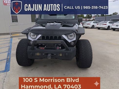 Used 2018 Jeep Wrangler Unlimited Sahara AWD/4WD image 2