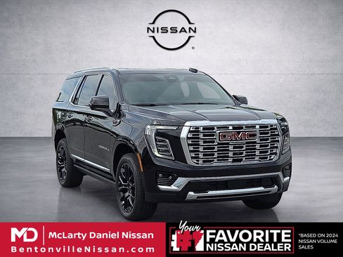 Used 2026 GMC Yukon Denali w/ Sun & Power Step Package AWD/4WD image 1