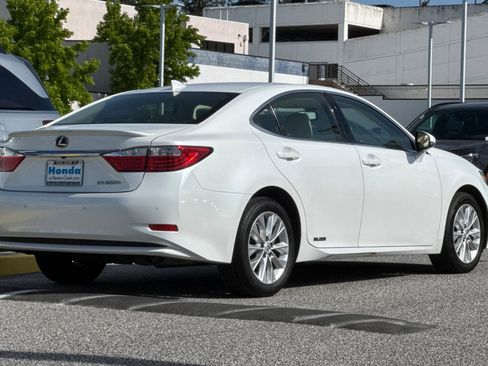 Used 2015 Lexus ES 300h w/ Navigation System Package FWD image 8