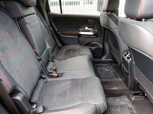 Used 2024 Mercedes-Benz EQB 300 4MATIC image 18