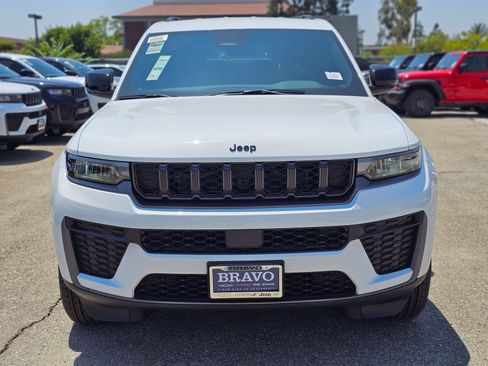 New 2026 Jeep Grand Cherokee L 2WD image 2