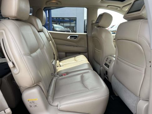 Used 2017 Nissan Pathfinder Platinum w/ Family Entertainment Package AWD/4WD image 28