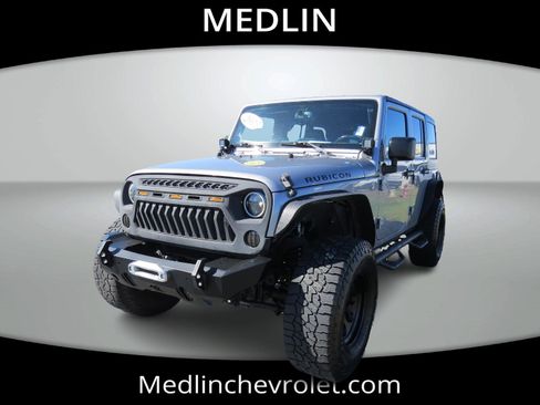 Used 2015 Jeep Wrangler Unlimited Rubicon w/ Connectivity Group image 5