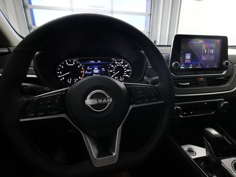 Used 2025 Nissan Altima 2.5 SR AWD/4WD image 17