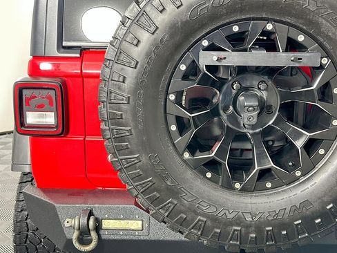 Used 2020 Jeep Wrangler Unlimited Sahara image 18