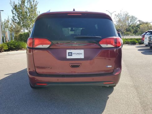 Used 2018 Chrysler Pacifica Touring Plus w/ S Appearance Package image 6