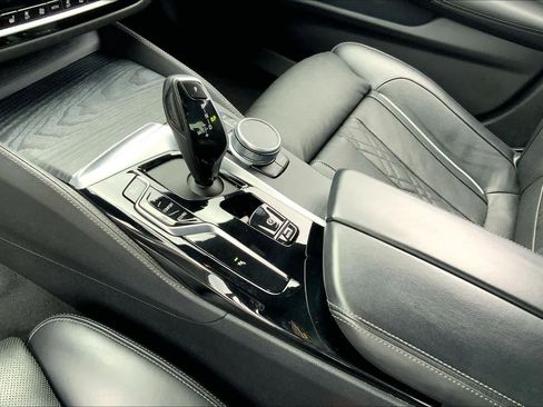 Used 2022 BMW 540i w/ M Sport Package image 16