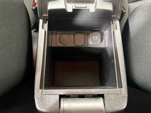 Used 2018 MAZDA MAZDA3 Sport w/ Preferred Equipment Package FWD image 33