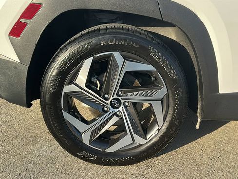 Certified 2024 Hyundai Tucson Limited FWD image 17