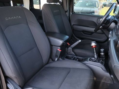 Used 2020 Jeep Wrangler Unlimited Sahara AWD/4WD image 29