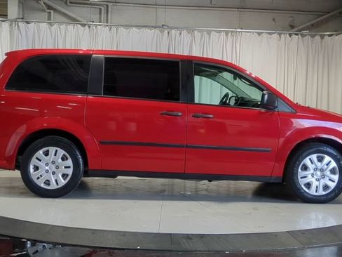 Used 2016 Dodge Grand Caravan American Value Package FWD image 11