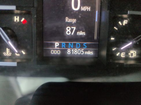 Used 2020 Toyota Tundra SR5 w/ SR5 Convenience Package AWD/4WD image 16