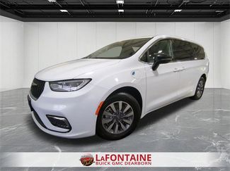 Used 2024 Chrysler Pacifica Select video 1