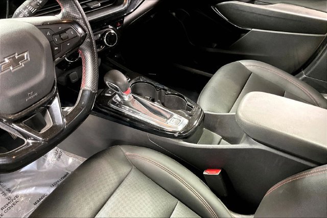 Used 2024 Chevrolet Trax RS w/ Sunroof Package FWD image 18