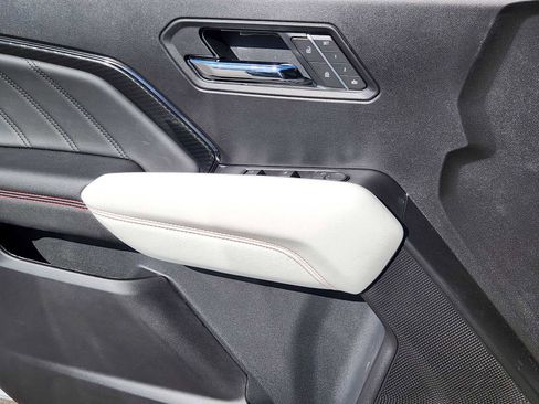 New 2026 GMC Canyon AT4X w/ AT4X AEV Edition AWD/4WD image 6