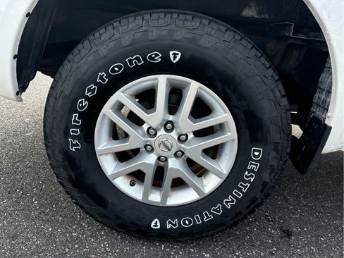 Used 2015 Nissan Frontier SV AWD/4WD image 24