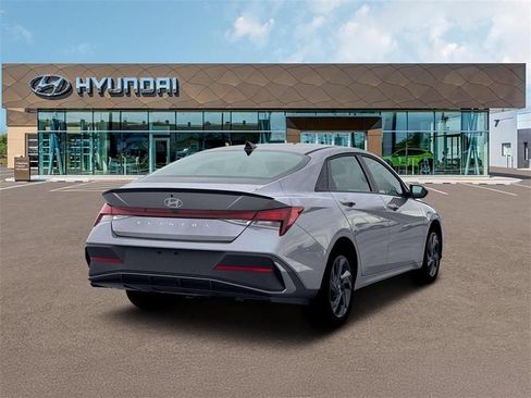 Used 2026 Hyundai Elantra Sport FWD image 7