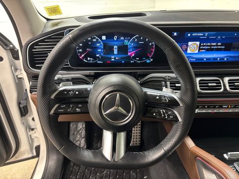 Used 2024 Mercedes-Benz GLS 450 4MATIC image 18