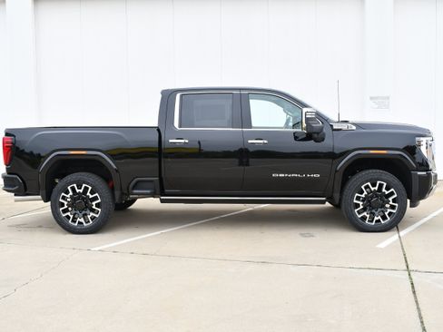 New 2026 GMC Sierra 2500 Denali w/ Denali Reserve Package AWD/4WD image 6