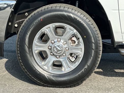 Used 2024 RAM 2500 Big Horn AWD/4WD image 23