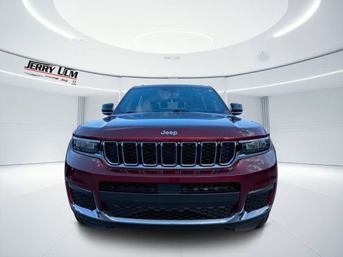 Used 2025 Jeep Grand Cherokee L Limited w/ Trailer Tow Package AWD/4WD image 8