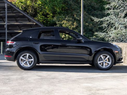 Certified 2021 Porsche Macan AWD/4WD image 12