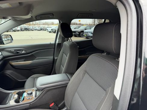 Used 2023 GMC Acadia SLE w/ Driver Convenience Package image 15