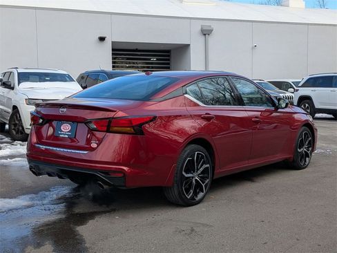 Used 2023 Nissan Altima 2.5 SR image 3